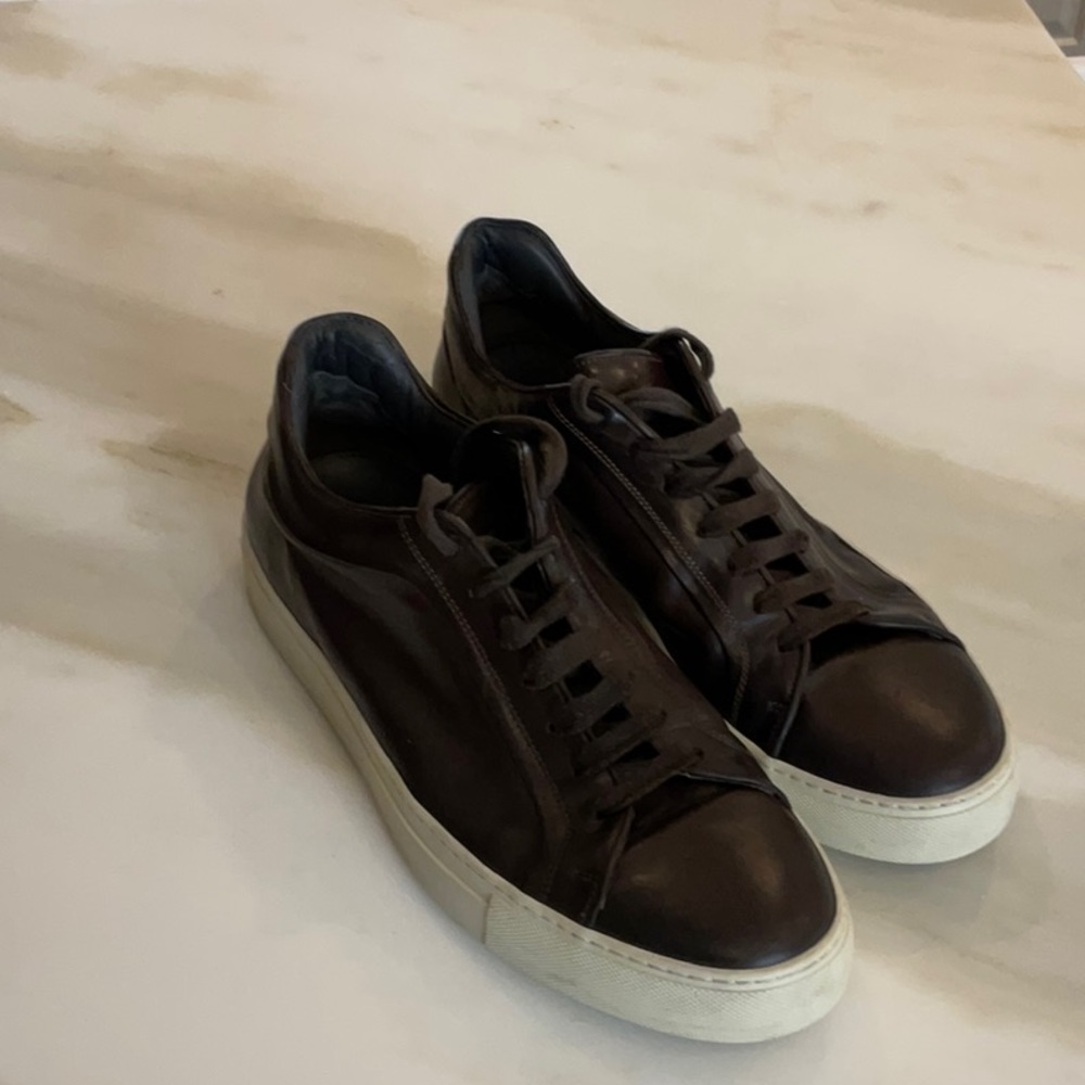 To boot New York tennis shoes